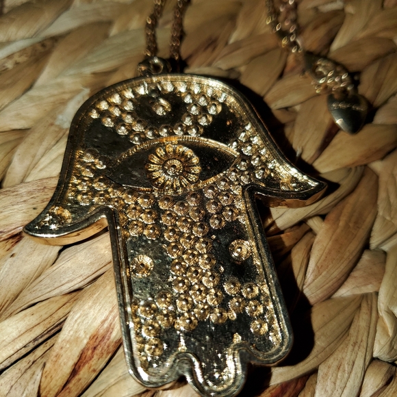 BETSEY JOHNSON  Hamsa Costume Necklace. - Picture 3 of 6